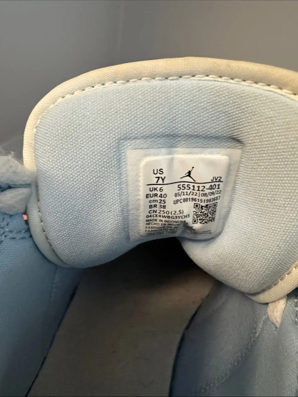Youth Size 7 Unisex Nike Air Jordan 1 Mid Light Blue, Black & White 🩵VGUC!🖤